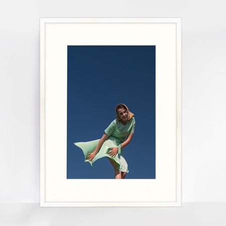 Ramka biała HEN PASS 1 z passe-partout – rozmiar 60X80 cm (okienko 40x60 cm)