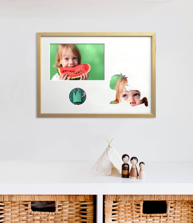 Ramka na zdjęcia do pokoju dziecięcego jasne drewno. Ramka z passe partout o rozmiarze 21x30 cm