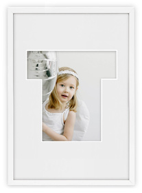 Ramka LITERKA "T" Biała. Ramka z passe partout o rozmiarze 21x30 cm