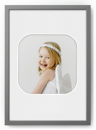 Ramka LITERKA "O" Szara. Ramka z passe partout o rozmiarze 21x30 cm