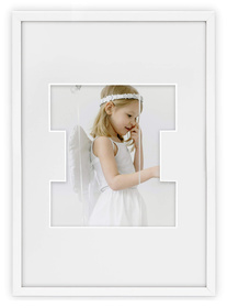 Ramka LITERKA "I" biała. Ramka z passe partout o rozmiarze 21x30 cm