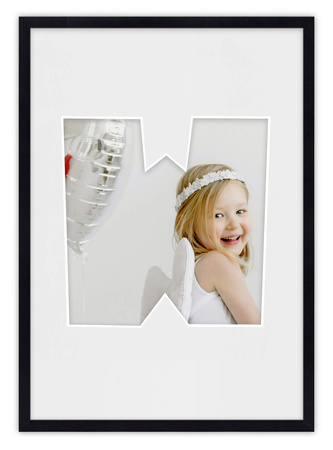 Ramka LITERKA "W" Czarna. Ramka z passe partout o rozmiarze 21x30 cm