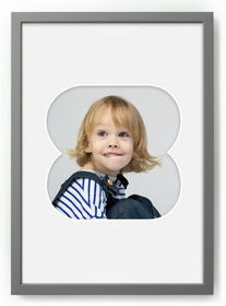 Ramka CYFERKA "8" Szara. Ramka z passe partout o rozmiarze 21x30 cm