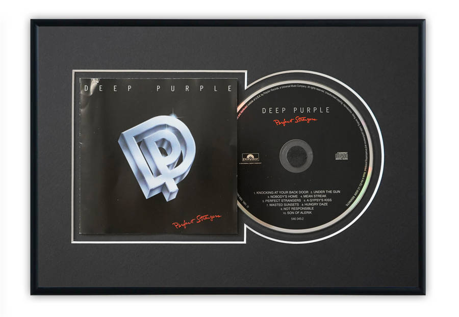 Ramka na płytę CD w kolorze czarnym. Ramka aluminiowa o rozmiarze 21x30 cm